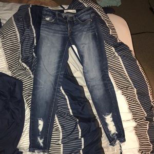 BKE DENIM JEANS (ripped)